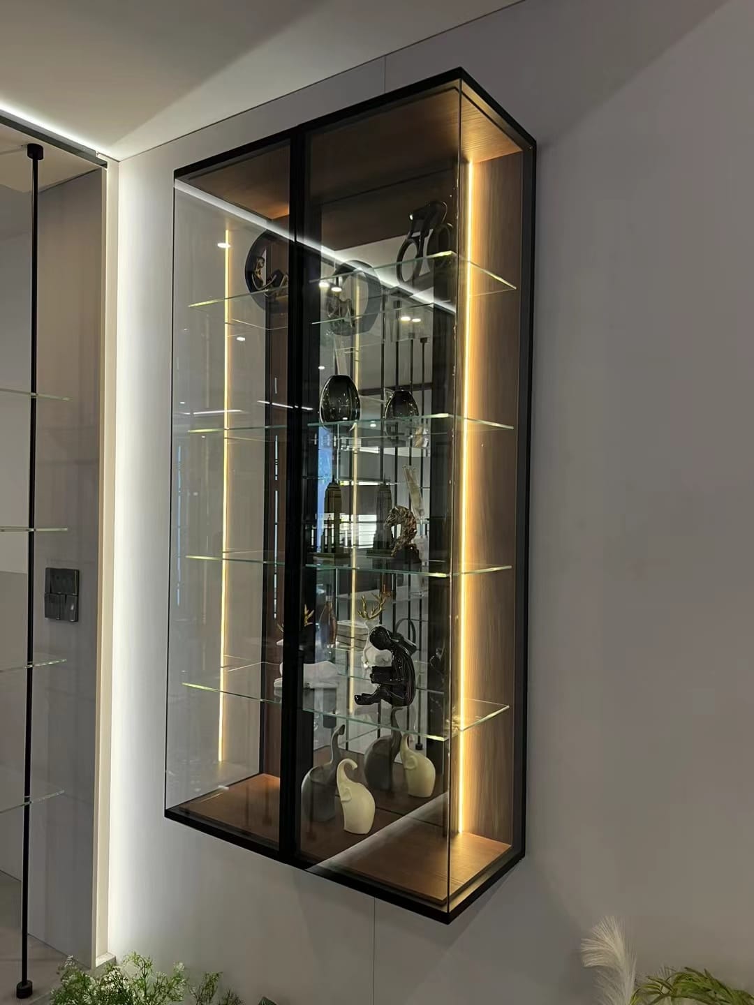 Customized glass display cabinet (127)